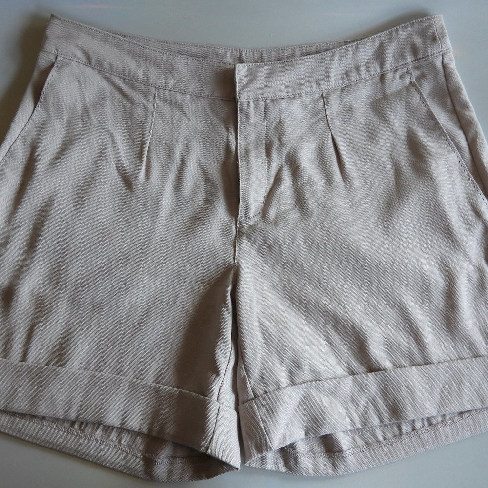 Exofficio Womens Beige Pleated Cuffed Shorts Size 6